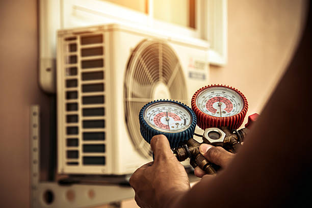 Professional Ac Installation technician working in Bloomfield Hills, MI